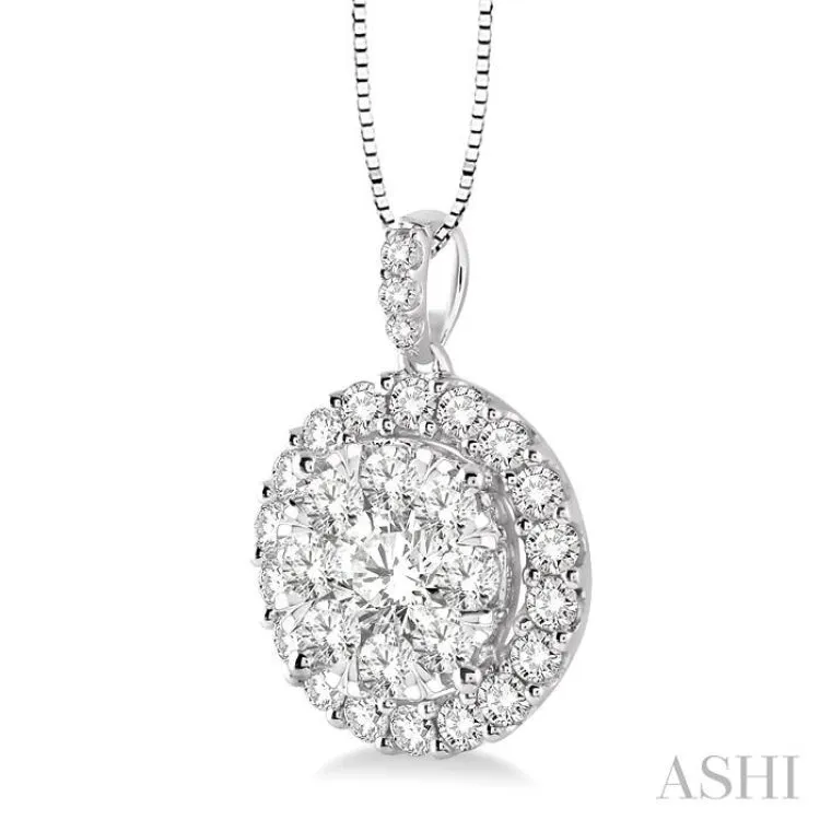 1 Ctw Round Cut Diamond Lovebright Pendant in 14K White Gold with Chain