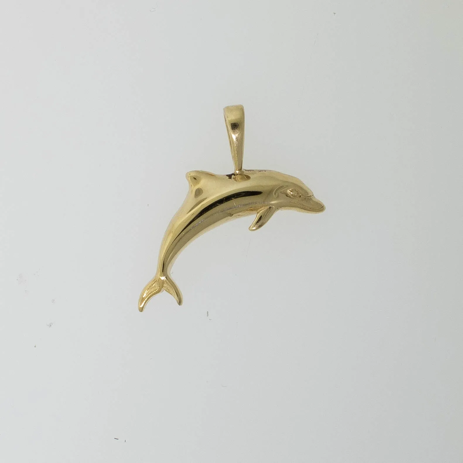 Pre-Owned 14K Yellow Gold Dolphin Pendant, 0.8 DWT, 21x21mm